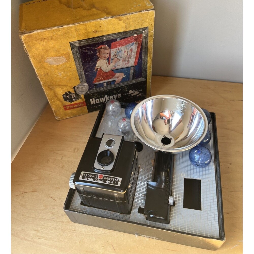 Vintage Brownie Hawkeye Outfit Flash Camera Original Box 1950's No.177L w/ Bulbs